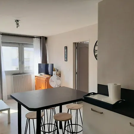 Confortable En Plein Centre De Saint-jean-de-luz, A Deux Pas De La Et Des Commerces - Fr-1-239-586 *